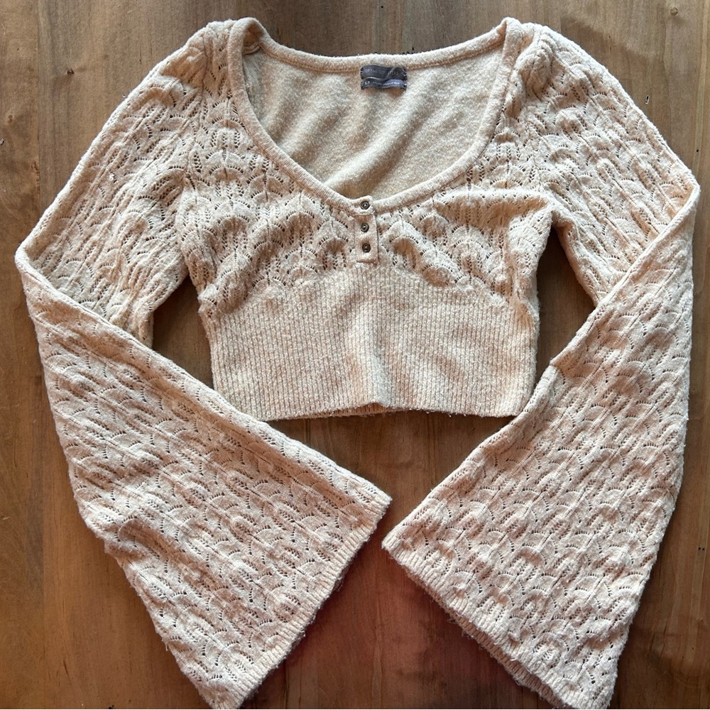 Women’s Urban Outfitters Crop Sweater. Size S-P